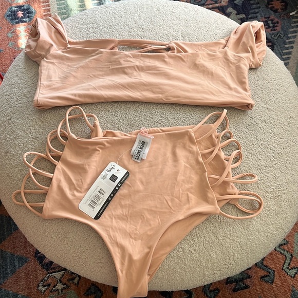 Dippin’ daisy’s nude 2 piece set - Picture 1 of 3